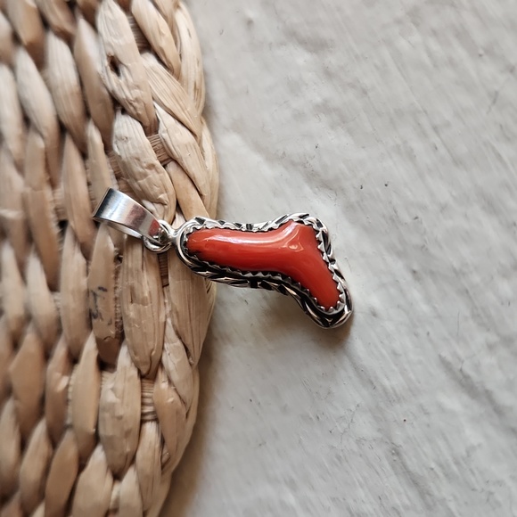 Beautiful NWOT Native American Navajo Natural Coral Pendant ❤️ - Picture 5 of 8